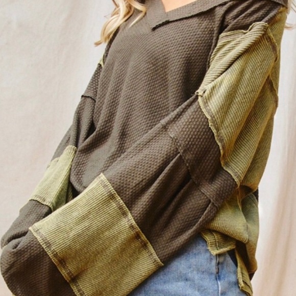 Stone Wash V-Neck Raglan Top-MOSS - Picture 6 of 7